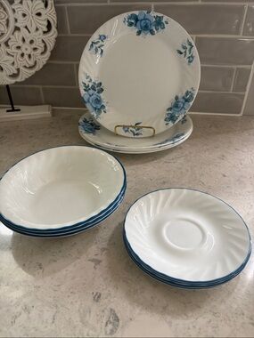 Corelle Blue Velvet Rose 11pc set Dinner plates, sauces, bowls